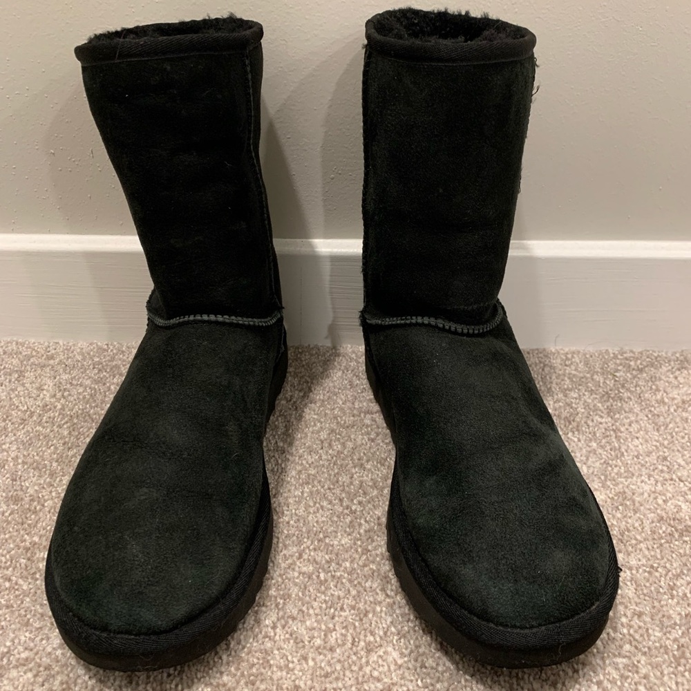 Black classic short Uggs